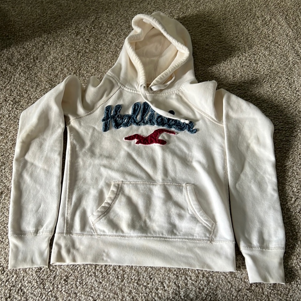 Hollister women’s size small cream pullover hoodie